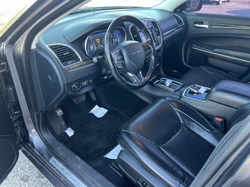 2018 Chrysler 300 Image 15