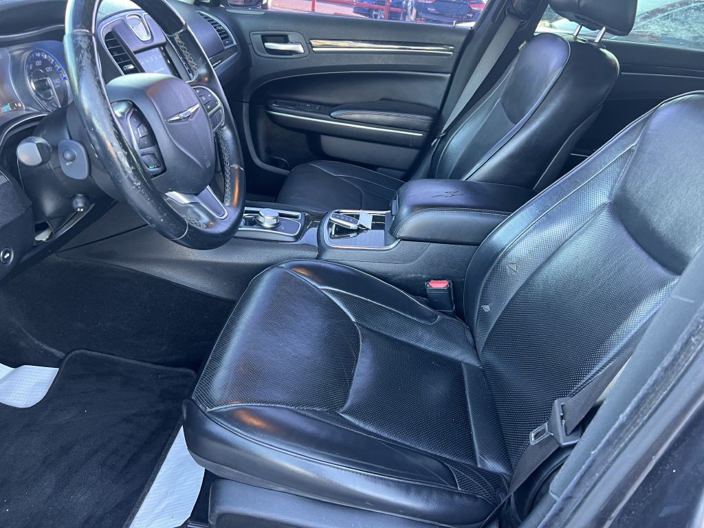 2018 Chrysler 300 Image 17