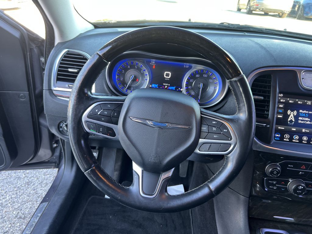 2018 Chrysler 300 Image 18