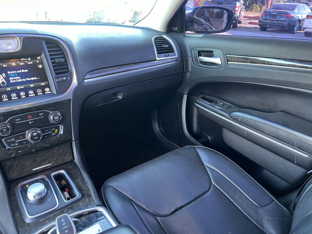 2018 Chrysler 300 Image 20