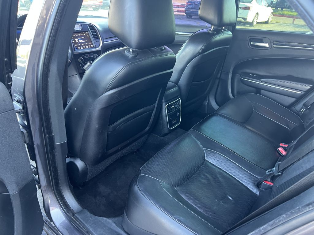 2018 Chrysler 300 Image 21