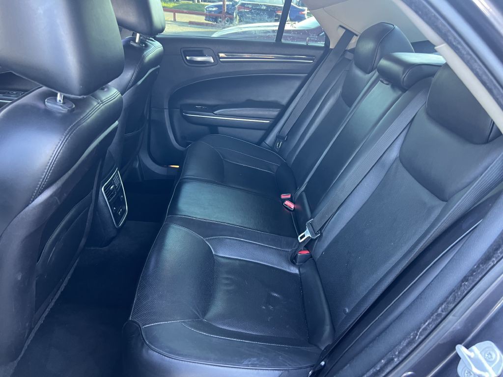 2018 Chrysler 300 Image 22