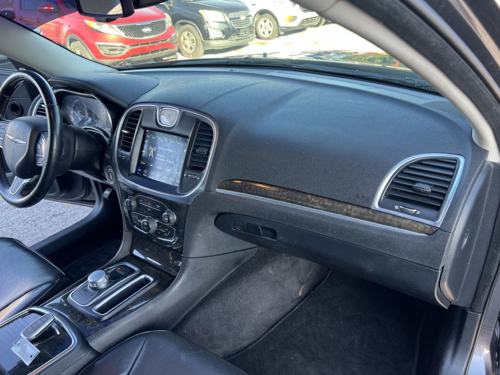 2018 Chrysler 300 Image 24