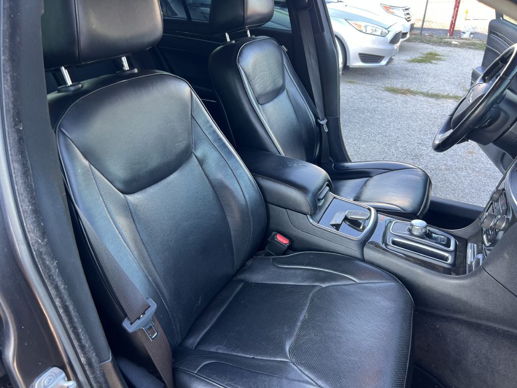 2018 Chrysler 300 Image 25