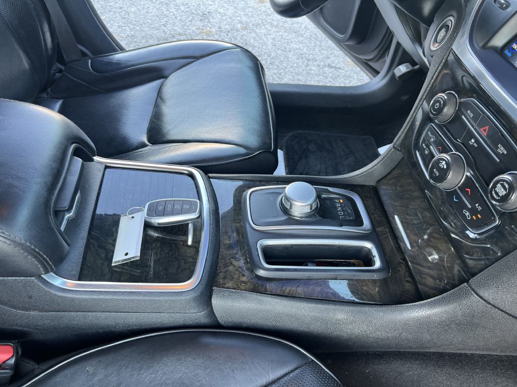 2018 Chrysler 300 Image 26