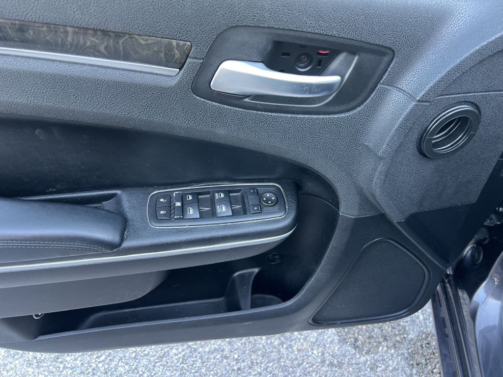 2018 Chrysler 300 Image 27