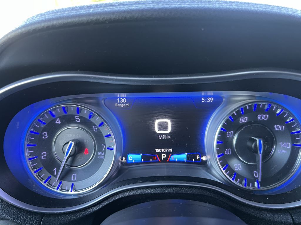 2018 Chrysler 300 Image 28