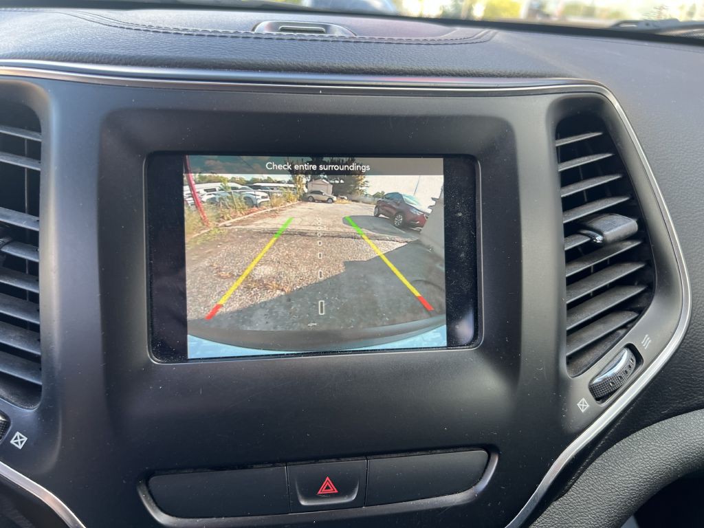 2019 Jeep Cherokee Image 16