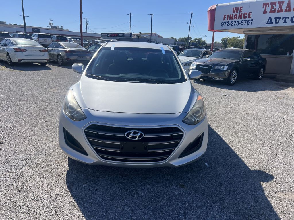 2017 Hyundai Elantra Image 2