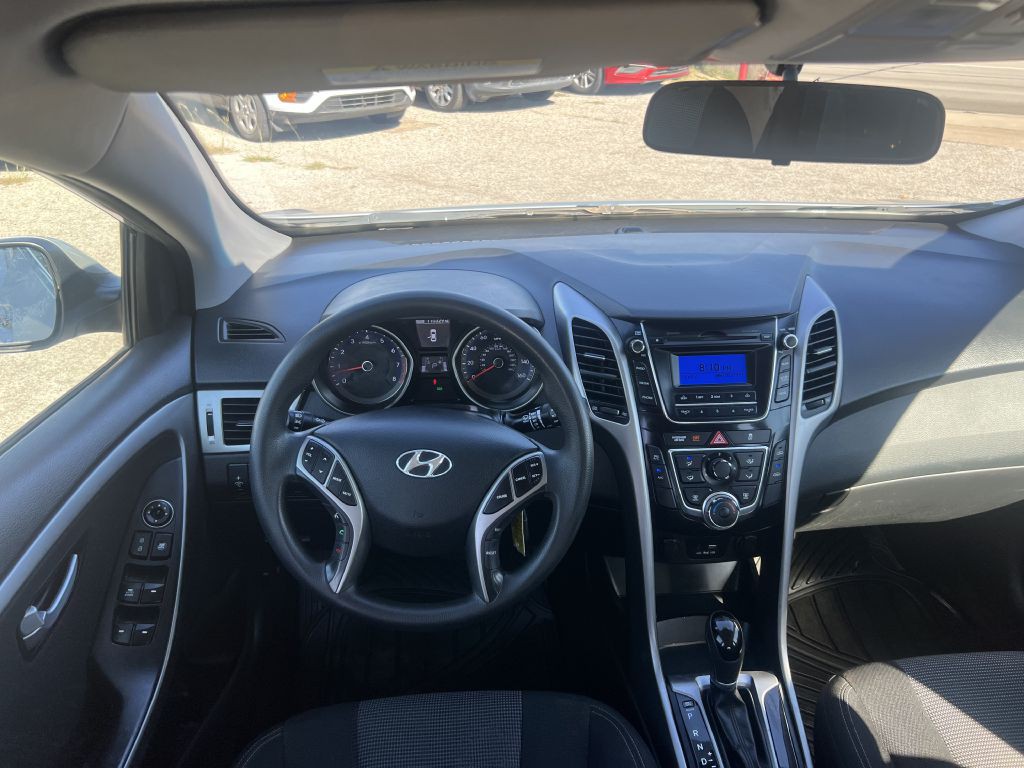 2017 Hyundai Elantra Image 12