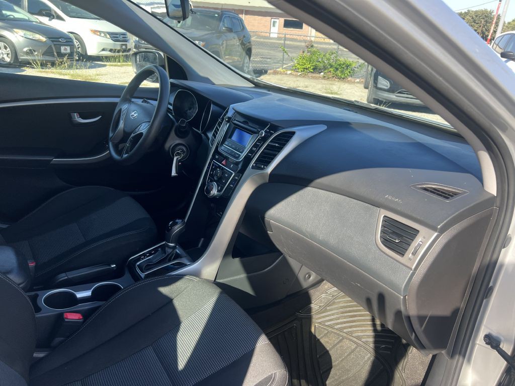 2017 Hyundai Elantra Image 16