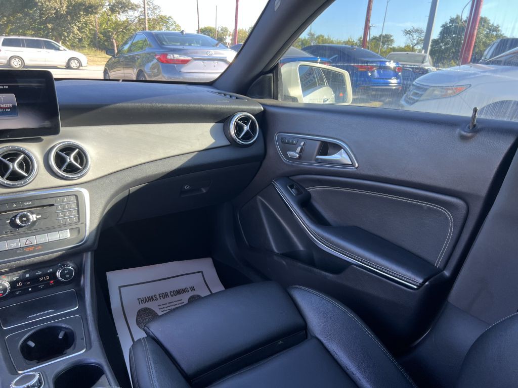 2018 Mercedes-Benz CLA-Class Image 17