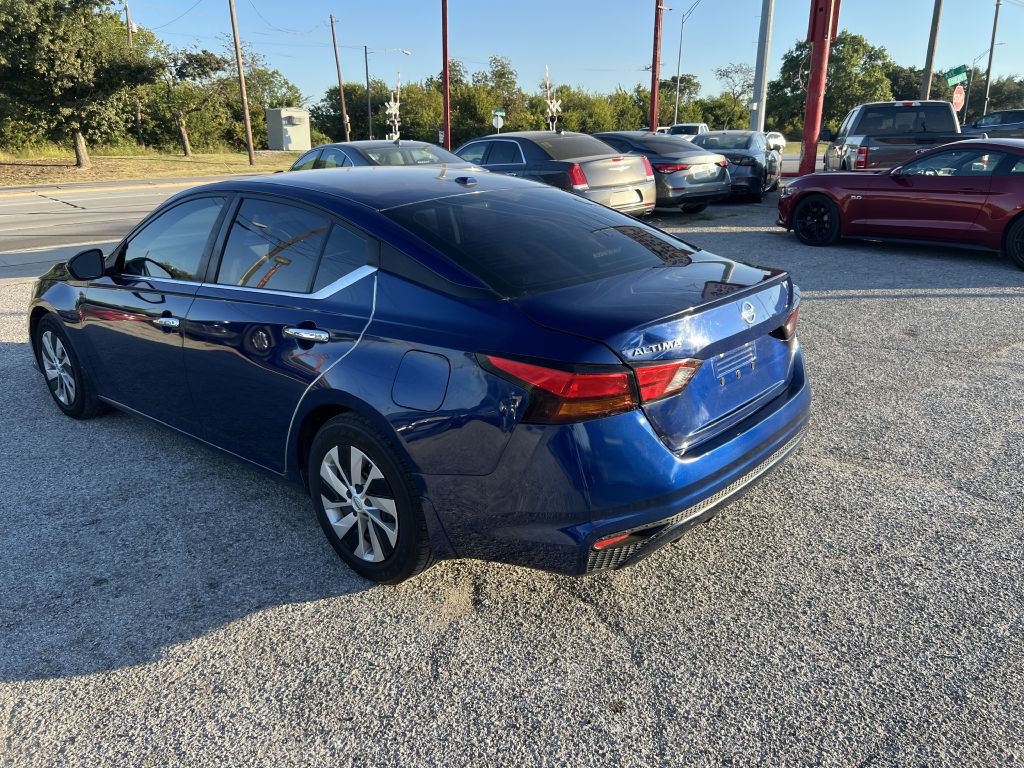 2019 Nissan Altima Image 7