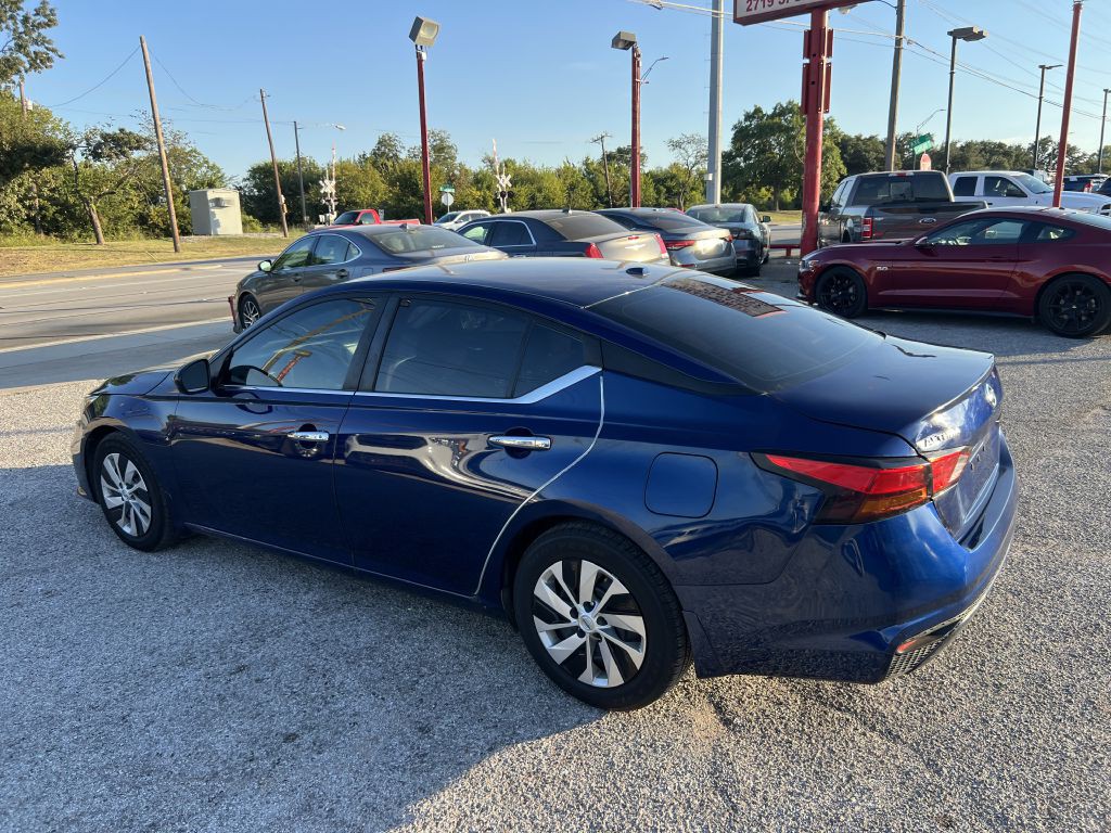 2019 Nissan Altima Image 8