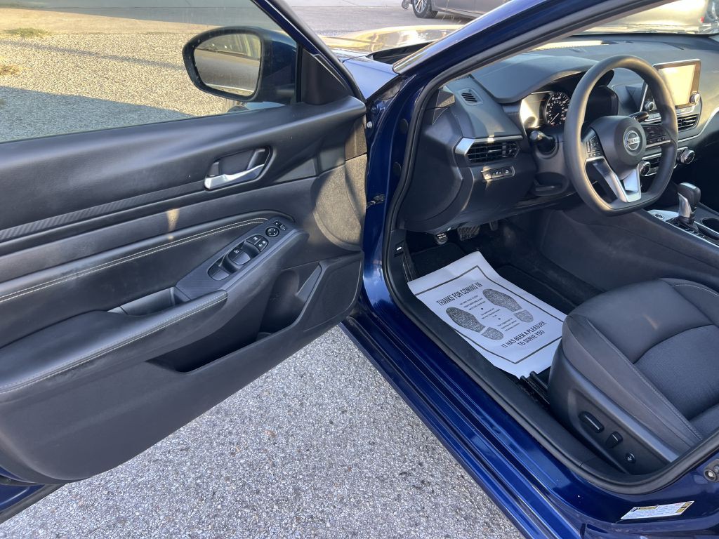 2019 Nissan Altima Image 10