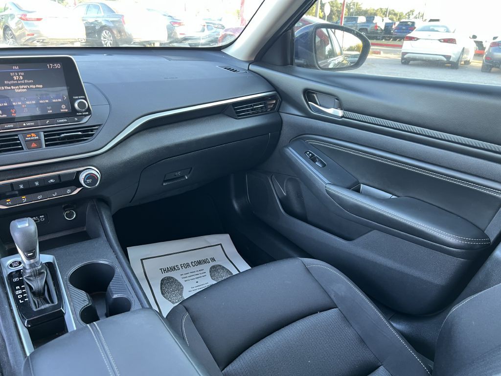 2019 Nissan Altima Image 17