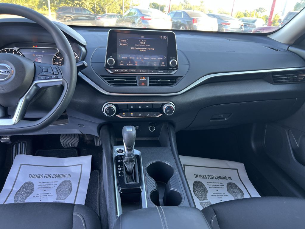 2019 Nissan Altima Image 16