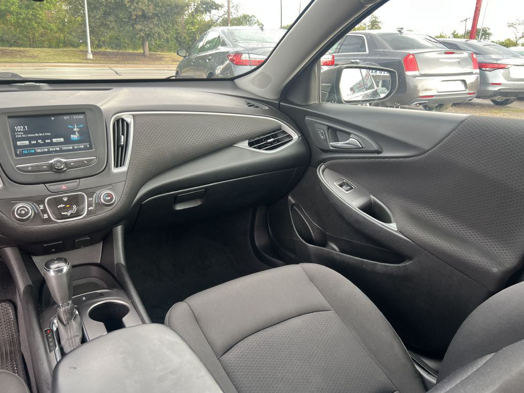 2018 Chevrolet Malibu Image 13