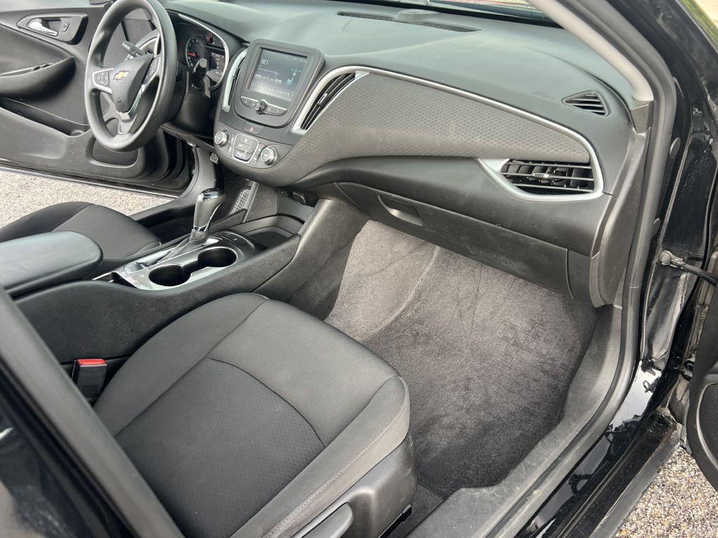 2018 Chevrolet Malibu Image 17