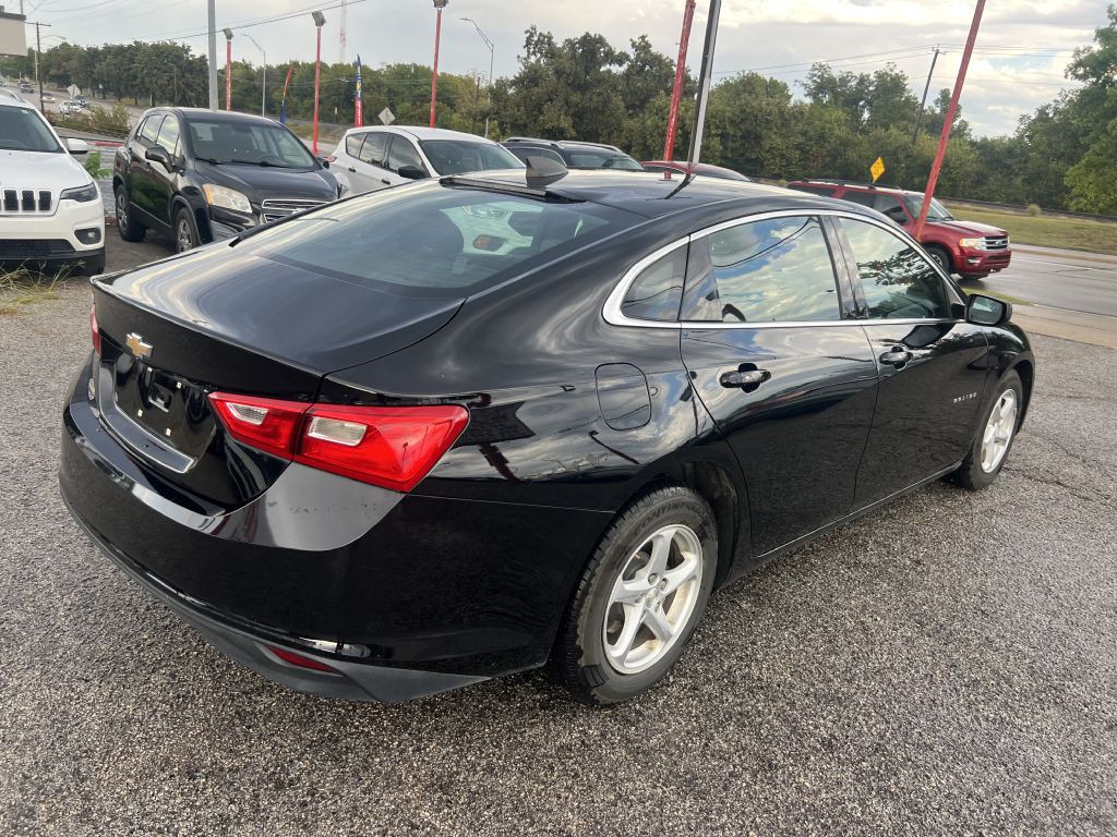 2018 Chevrolet Malibu Image 2