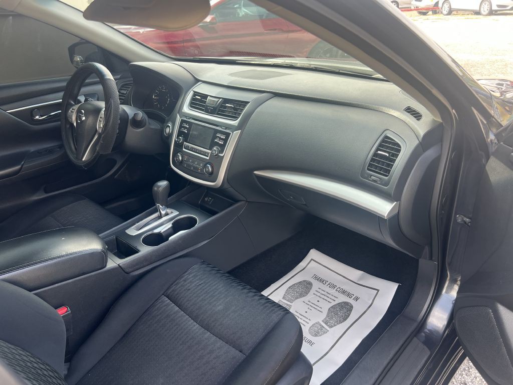 2017 Nissan Altima Image 14