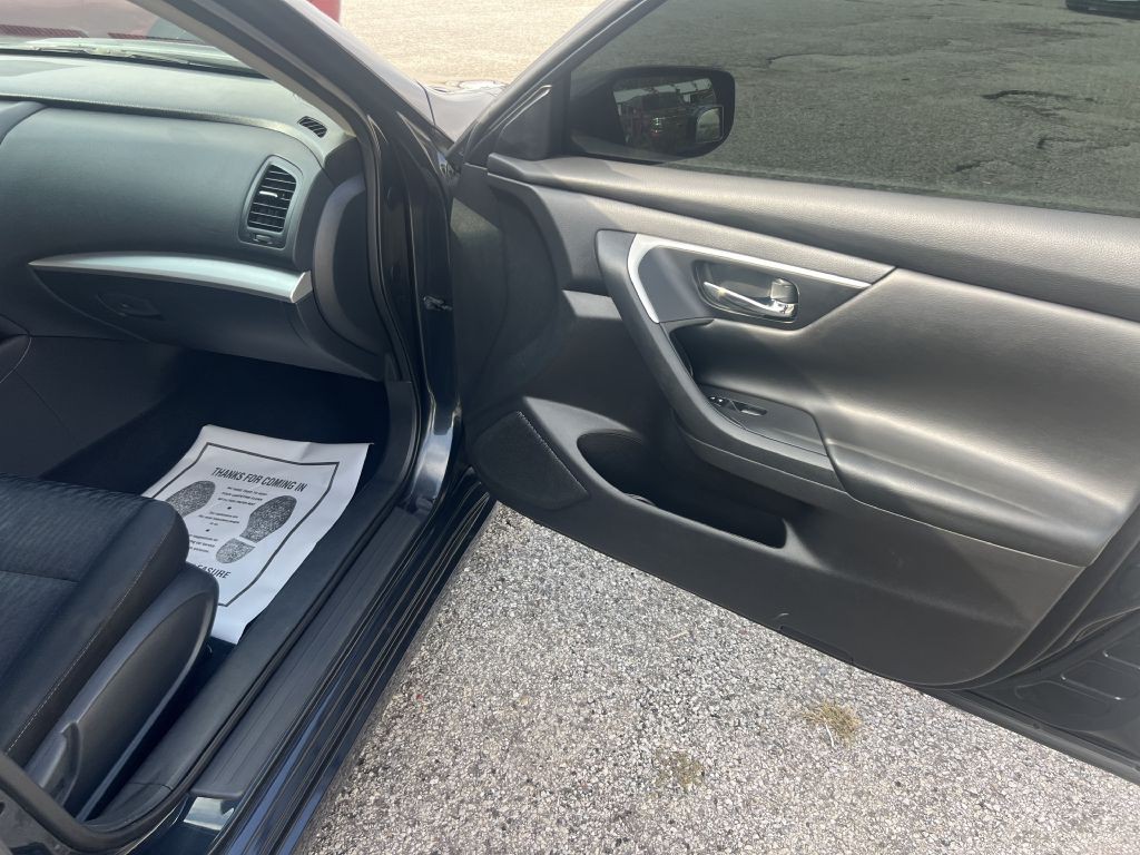 2017 Nissan Altima Image 16