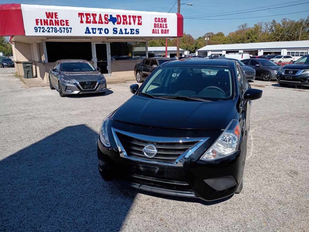 2019 Nissan Versa Image 2
