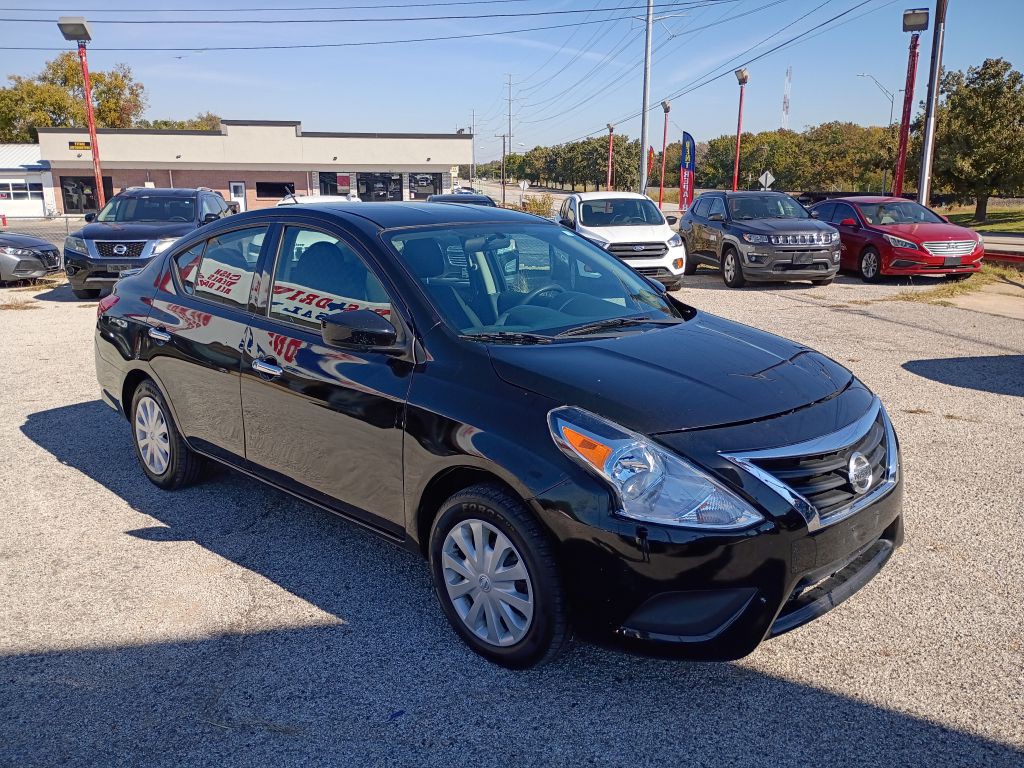2019 Nissan Versa Image 3