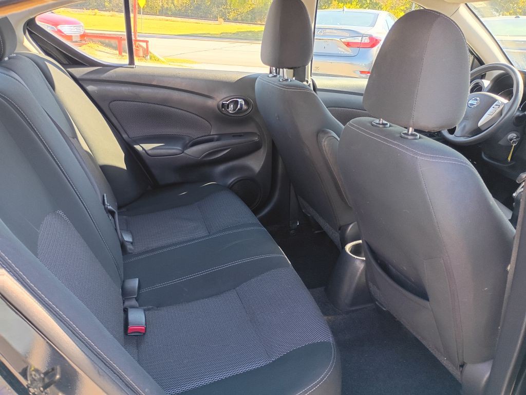 2019 Nissan Versa Image 15