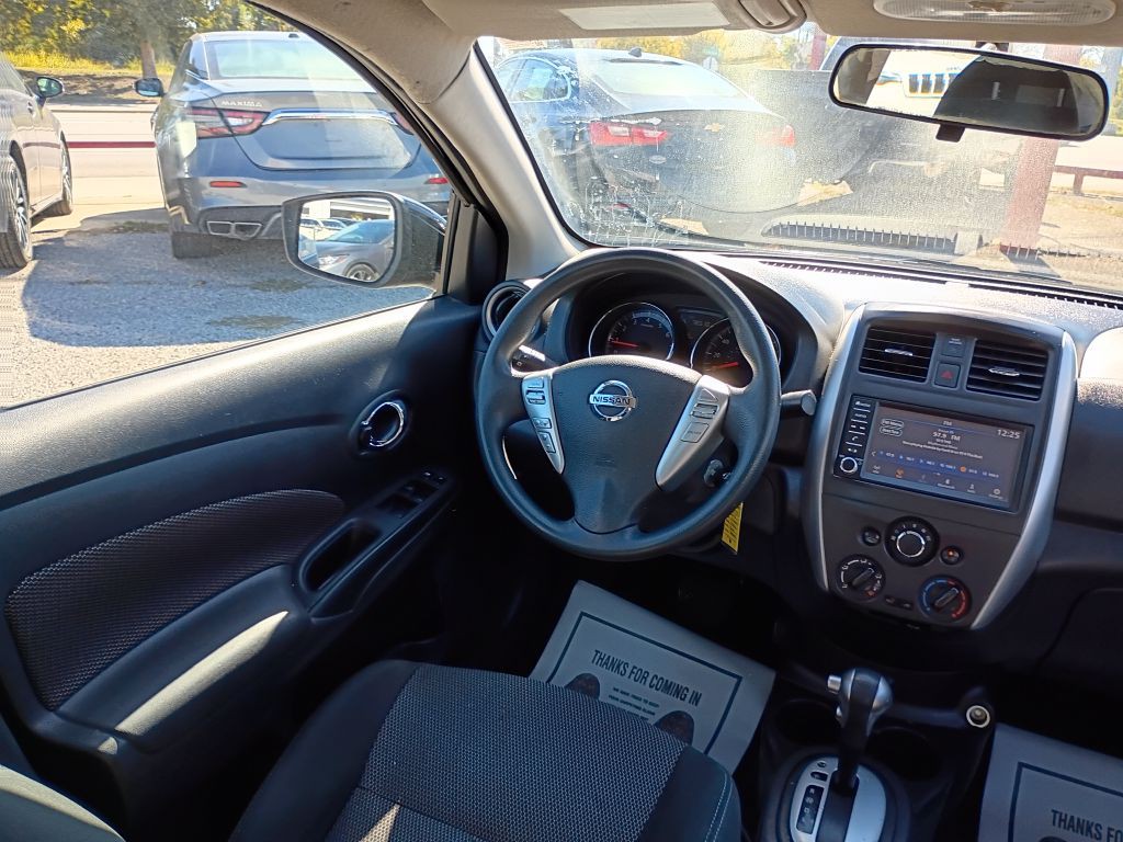 2019 Nissan Versa Image 16