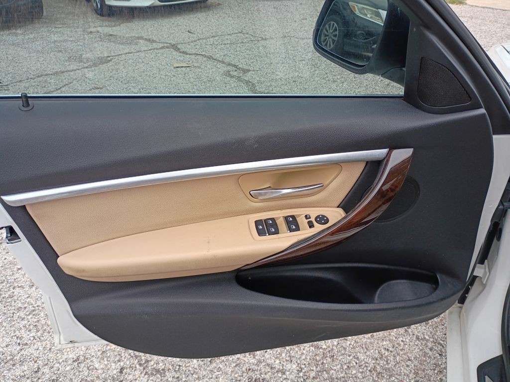 2017 BMW 3 Series Image 10