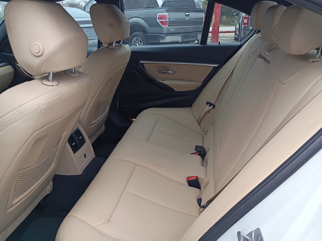 2017 BMW 3 Series Image 18