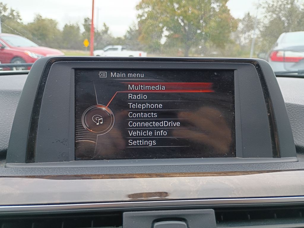 2017 BMW 3 Series Image 12