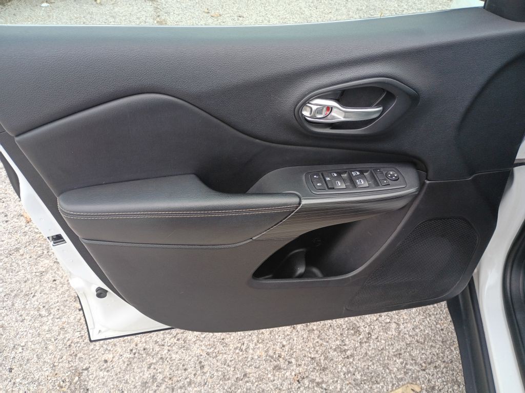 2016 Jeep Cherokee Image 9