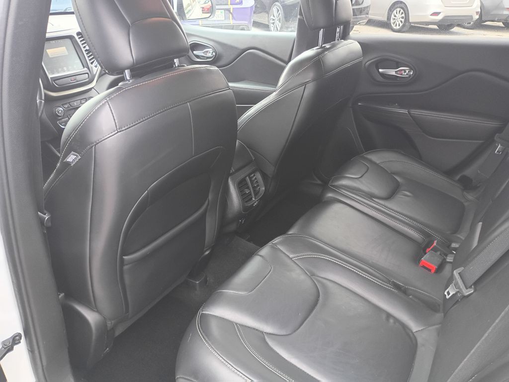 2016 Jeep Cherokee Image 12