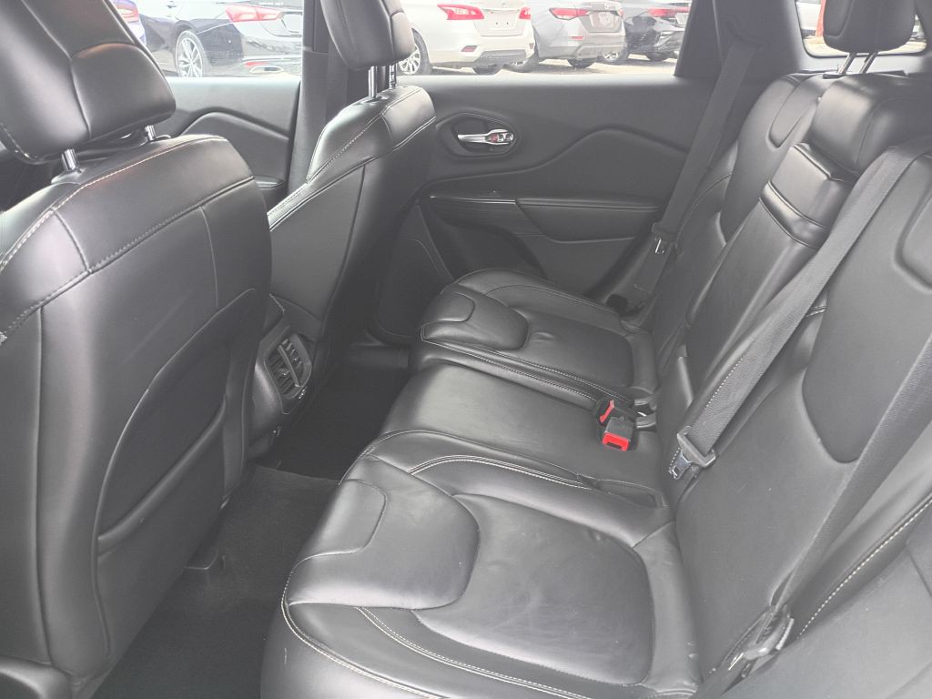 2016 Jeep Cherokee Image 13