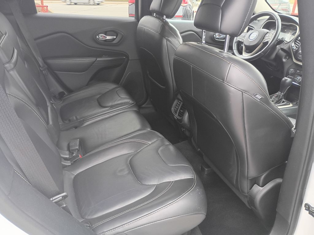 2016 Jeep Cherokee Image 18