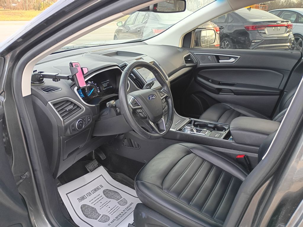 2020 Ford Edge Image 9
