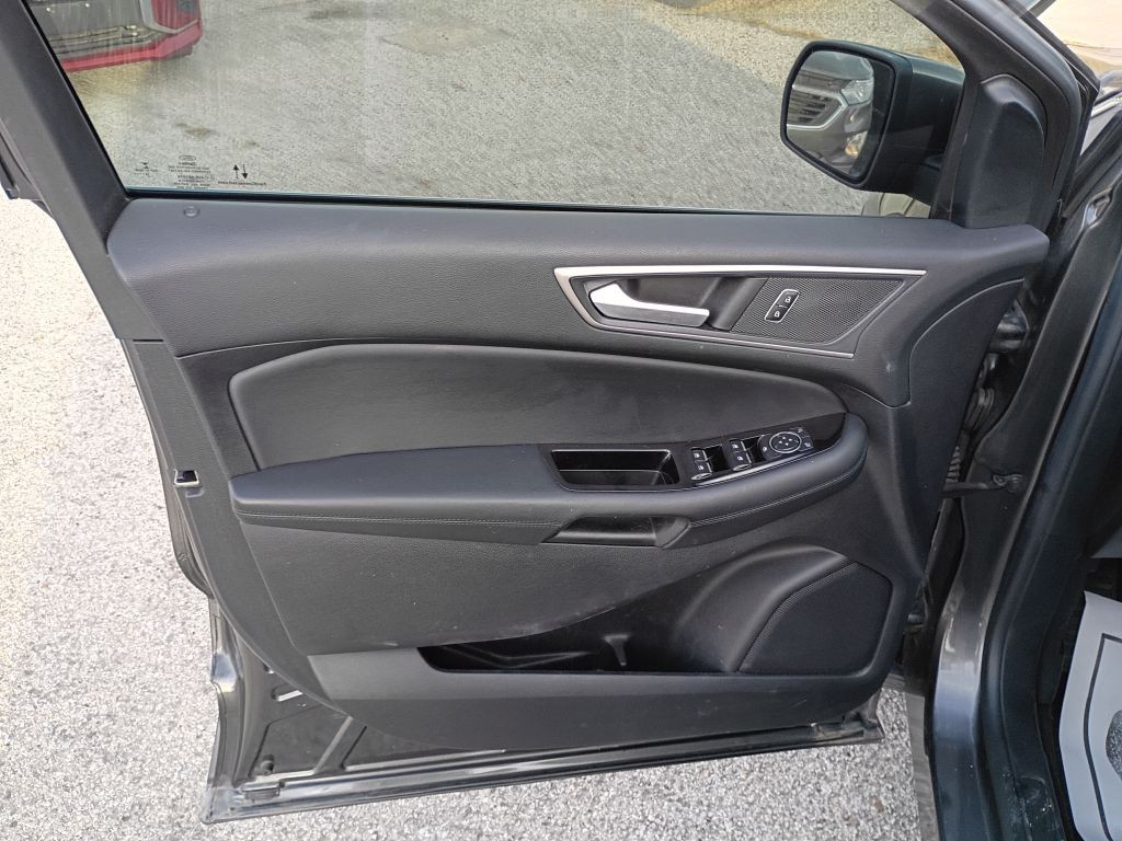 2020 Ford Edge Image 10