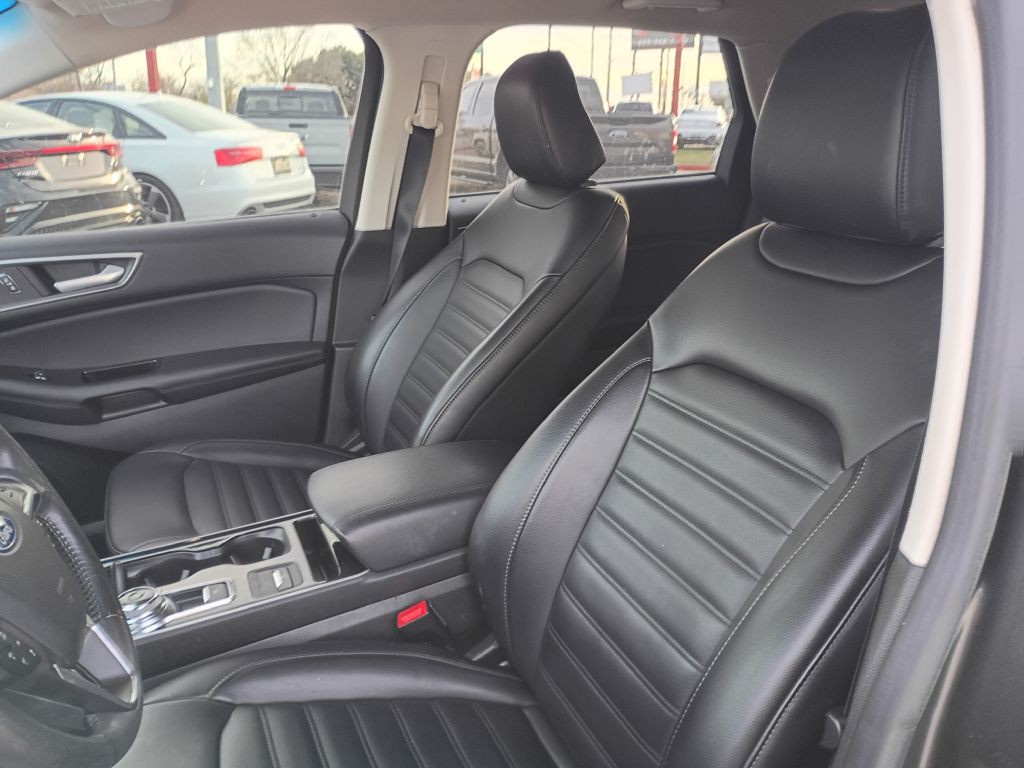 2020 Ford Edge Image 11