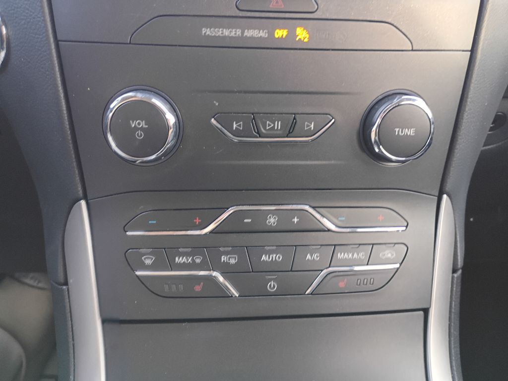 2020 Ford Edge Image 16