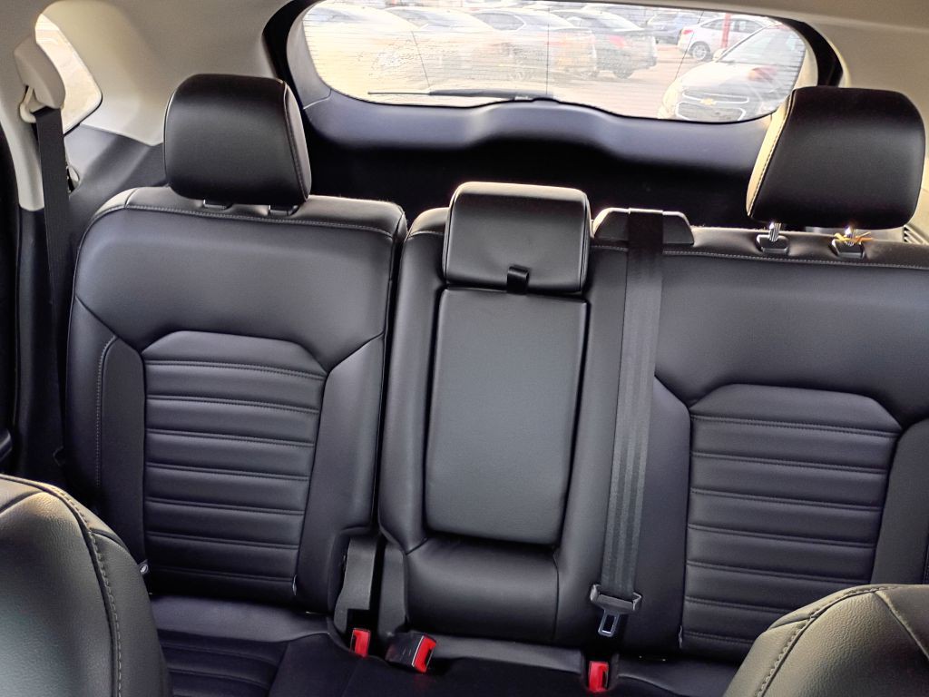 2020 Ford Edge Image 18