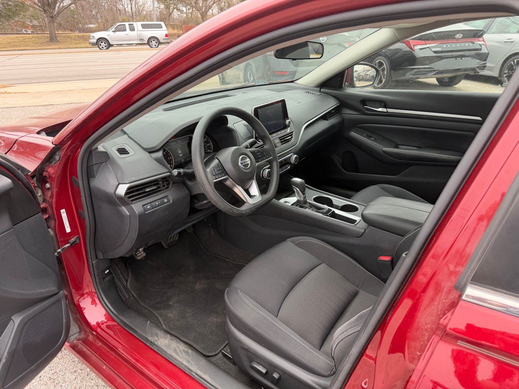 2022 Nissan Altima Image 9