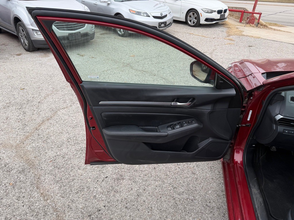 2022 Nissan Altima Image 10