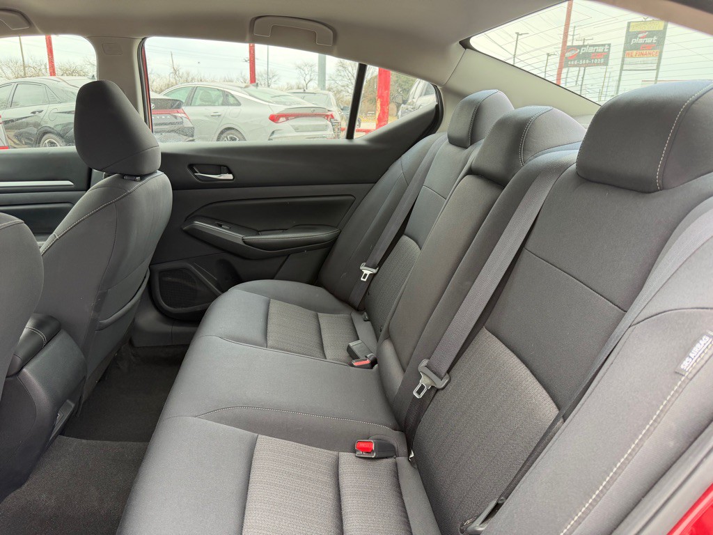 2022 Nissan Altima Image 17