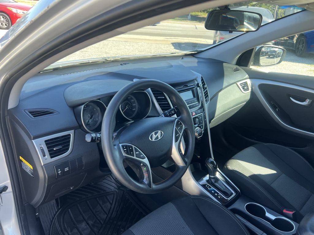 2017 Hyundai Elantra Image 10