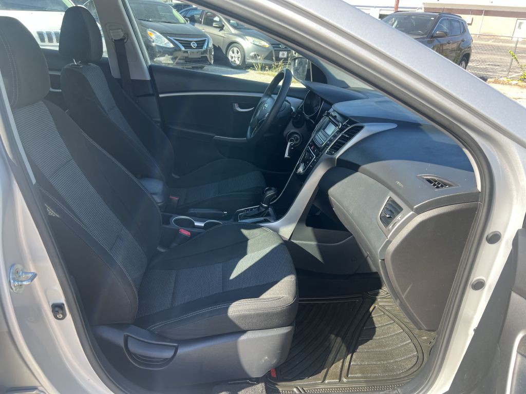 2017 Hyundai Elantra Image 15