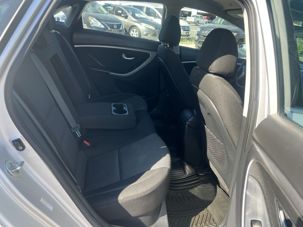 2017 Hyundai Elantra Image 17