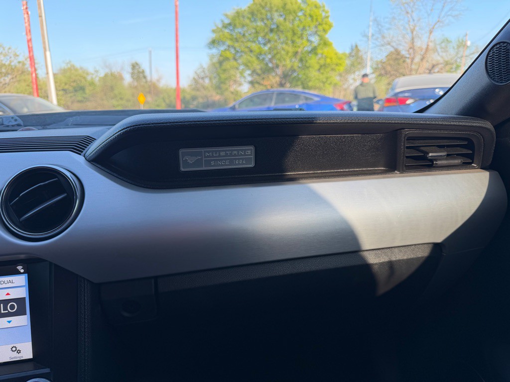 2017 Ford Mustang Image 19