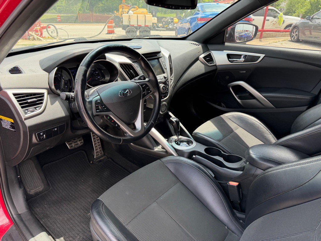 2016 Hyundai Veloster Image 9